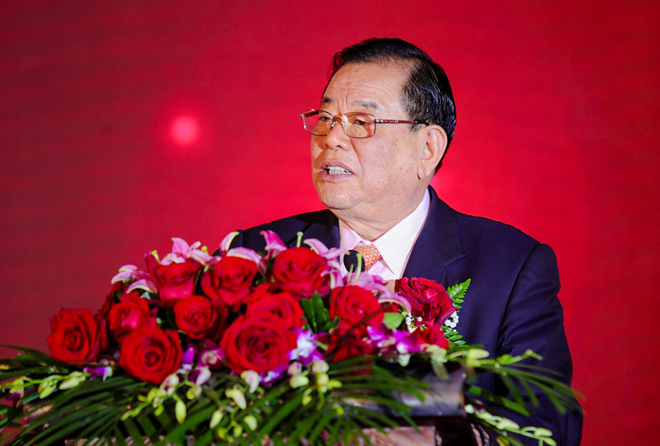 尊龙集团人将用心坚守使命,<br>为实现妄想不惧风尘仆仆、砥砺前行。